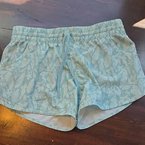 World Wide Sportsman Athletic Shorts with Lightweight Fabric and Curved Hem Swim - Picture 1 of 3